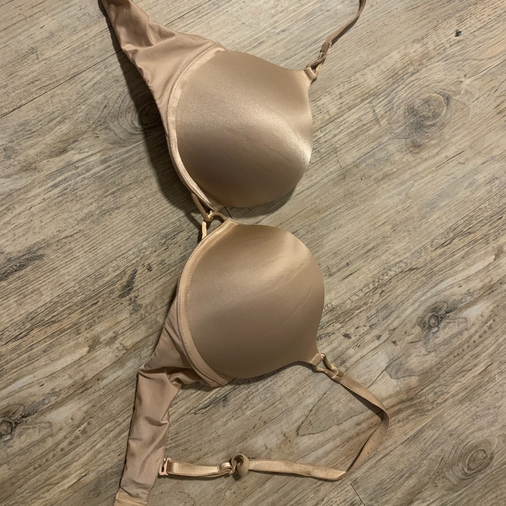 Victoria’s Secret bombshell bra